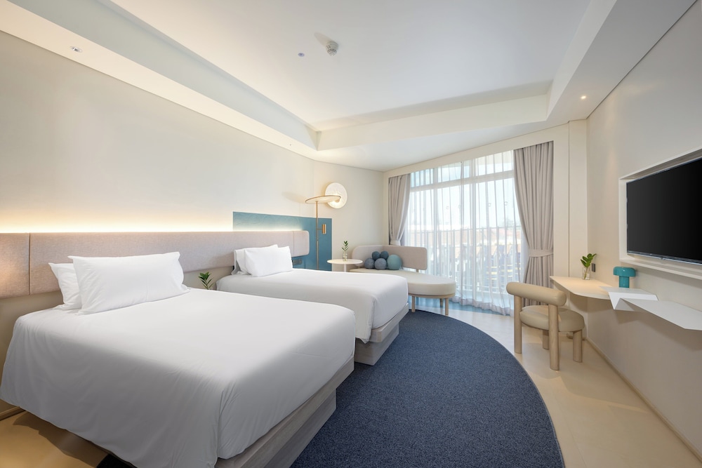 Centara Karon Resort Phuket — Hotel rooms in Karon, Phuket Province