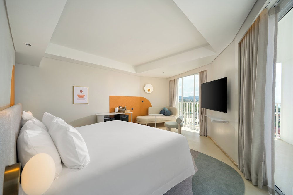 Centara Karon Resort Phuket — Hotel rooms in Karon, Phuket Province