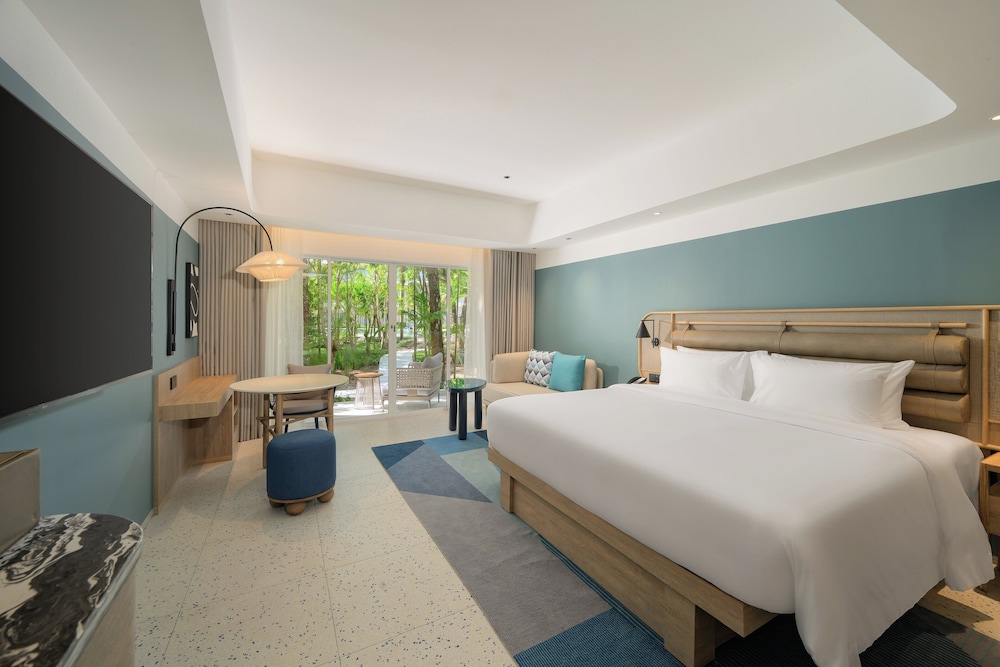 Centara Karon Resort Phuket — Hotel rooms in Karon, Phuket Province