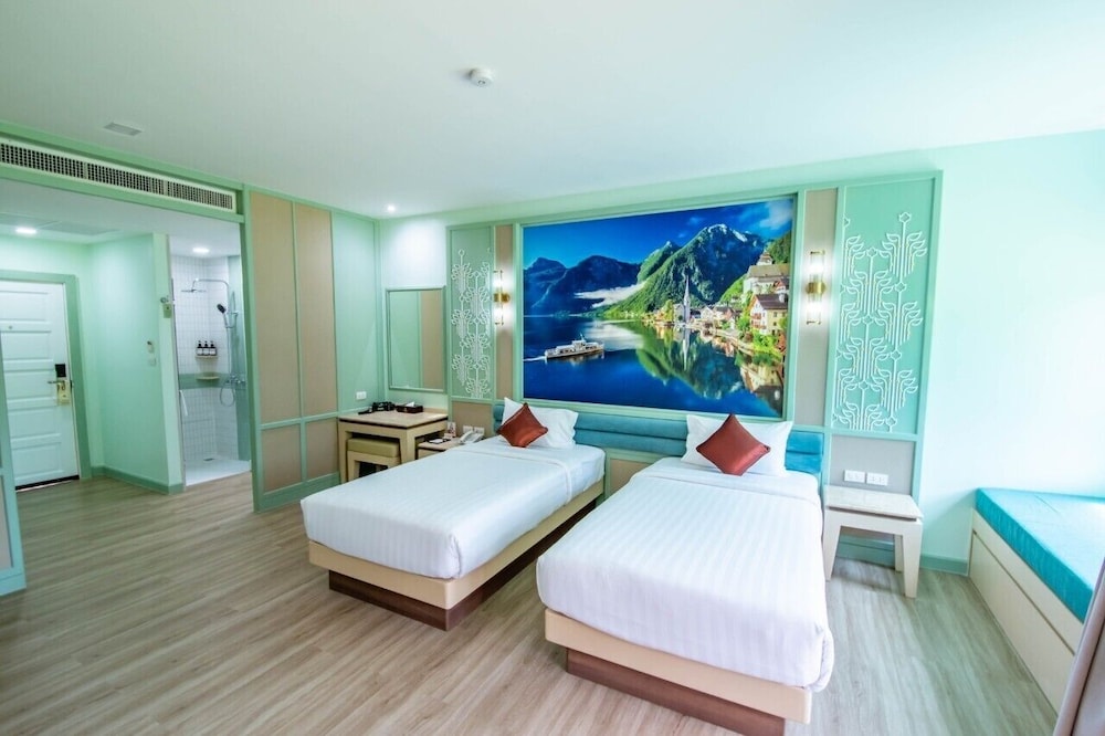 Duangjitt Resort, Phuket — Hotel rooms in Patong Beach, Phuket Province