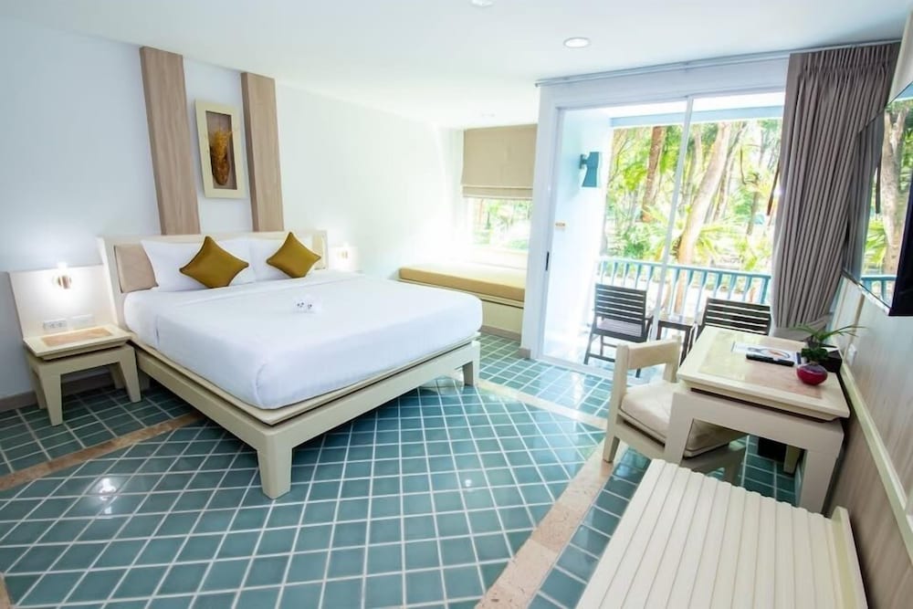Duangjitt Resort, Phuket — Hotel rooms in Patong Beach, Phuket Province