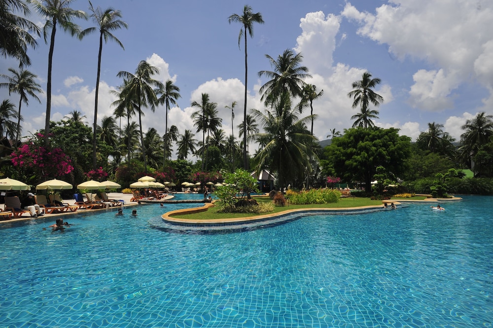 Duangjitt Resort, Phuket — Swimming pool in Patong Beach, Phuket Province