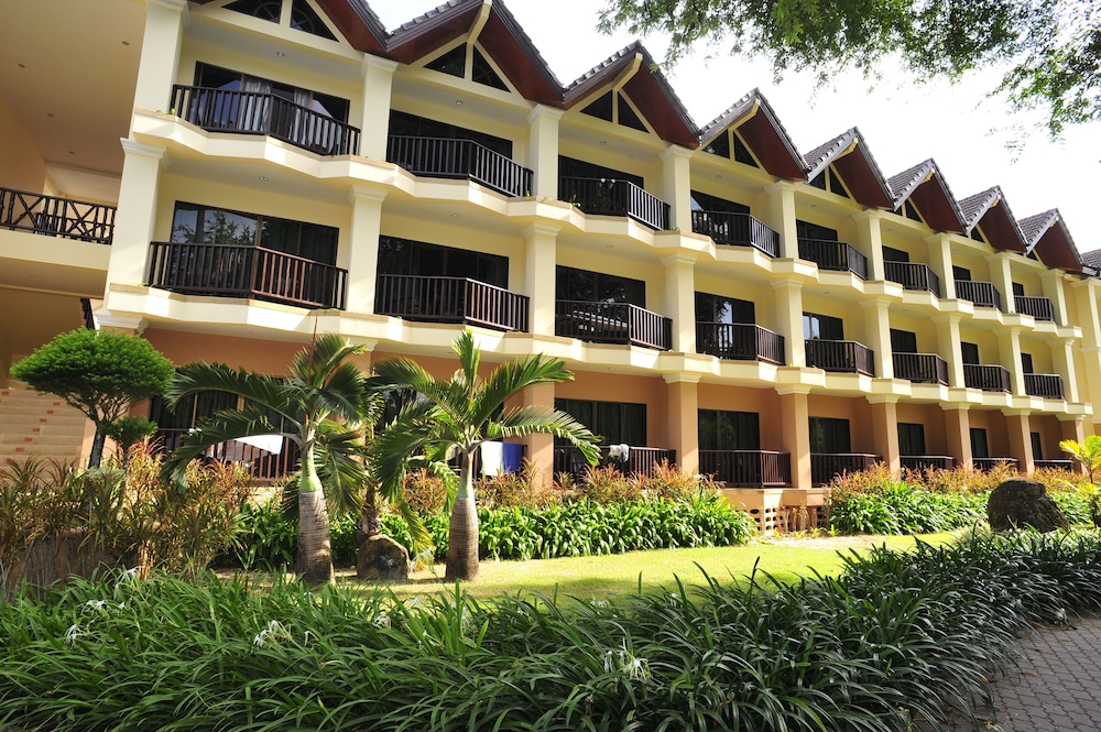 Duangjitt Resort, Phuket — Hotel building in Patong Beach, Phuket Province