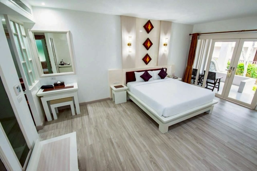 Duangjitt Resort, Phuket — Hotel rooms in Patong Beach, Phuket Province