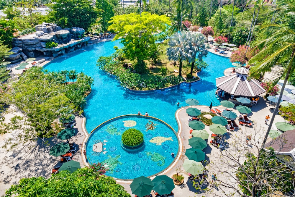 Duangjitt Resort, Phuket — Swimming pool in Patong Beach, Phuket Province