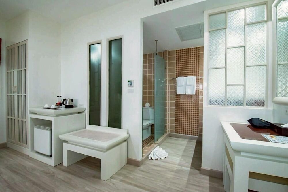 Duangjitt Resort, Phuket — Hotel rooms in Patong Beach, Phuket Province