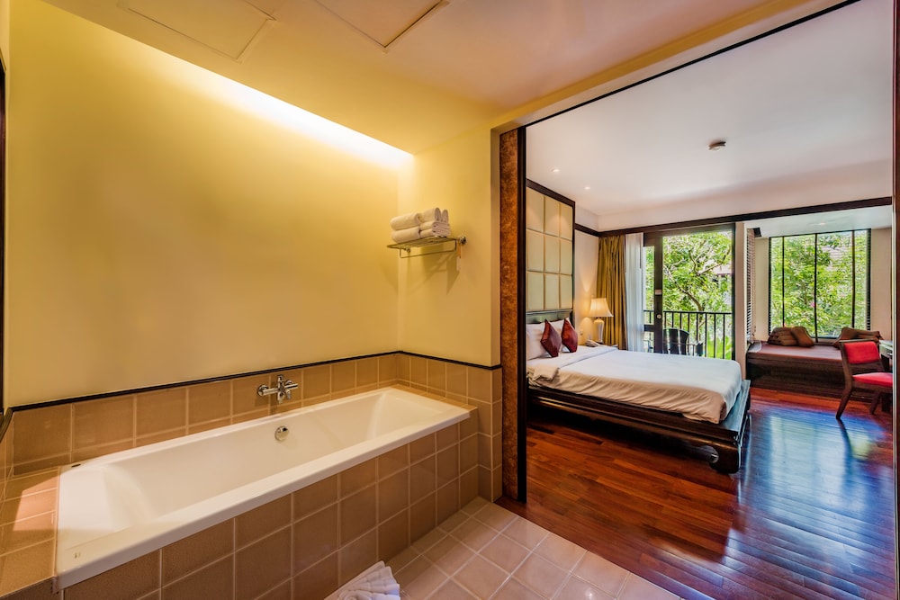Duangjitt Resort, Phuket — Hotel rooms in Patong Beach, Phuket Province