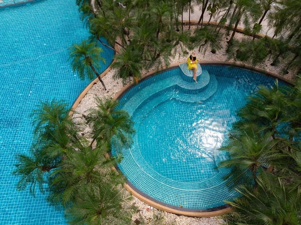 Duangjitt Resort, Phuket — Swimming pool in Patong Beach, Phuket Province