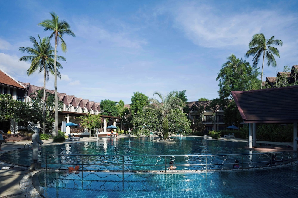 Duangjitt Resort, Phuket — Swimming pool in Patong Beach, Phuket Province