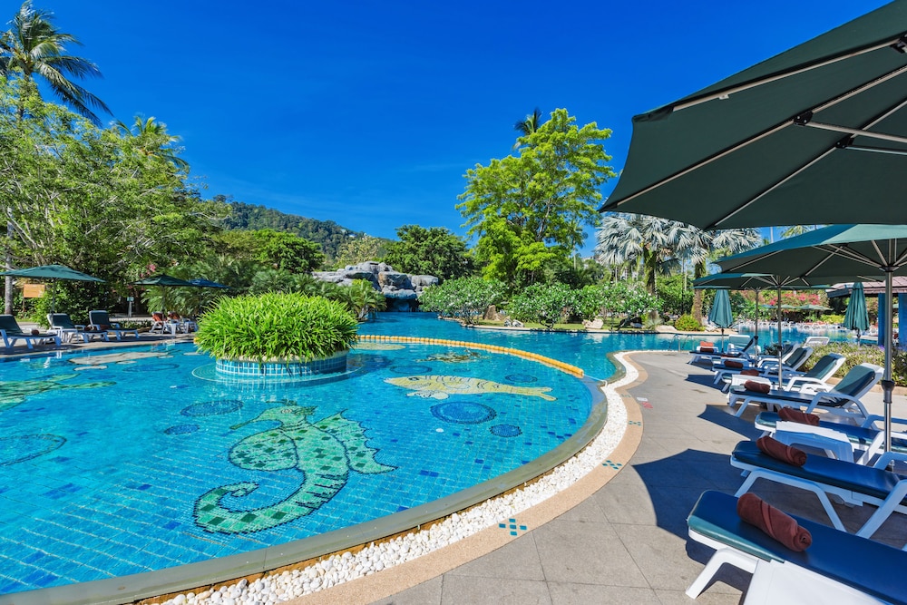 Duangjitt Resort, Phuket — Swimming pool in Patong Beach, Phuket Province