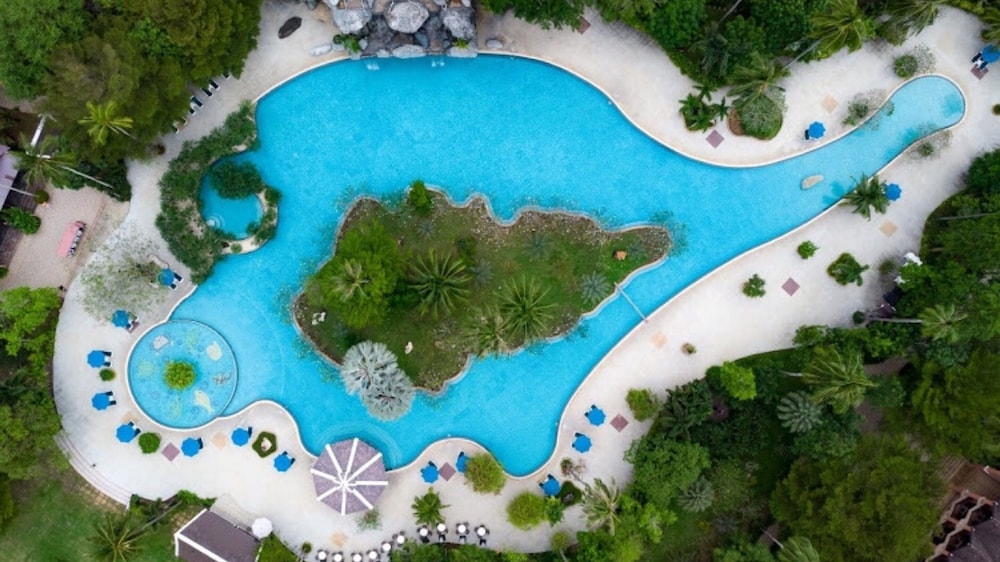 Duangjitt Resort, Phuket — Swimming pool in Patong Beach, Phuket Province