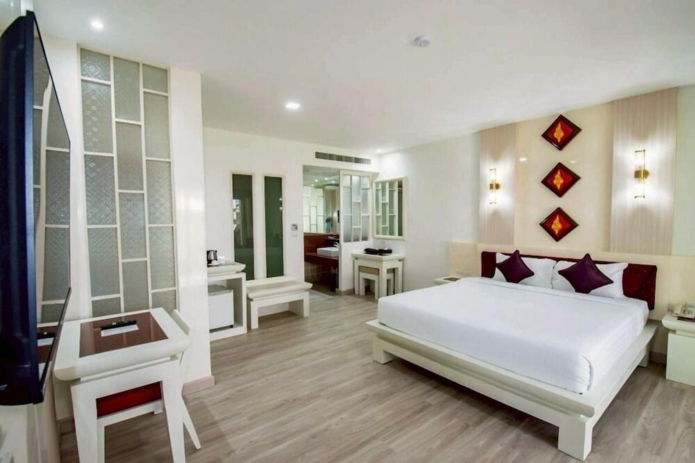 Duangjitt Resort, Phuket — Hotel rooms in Patong Beach, Phuket Province