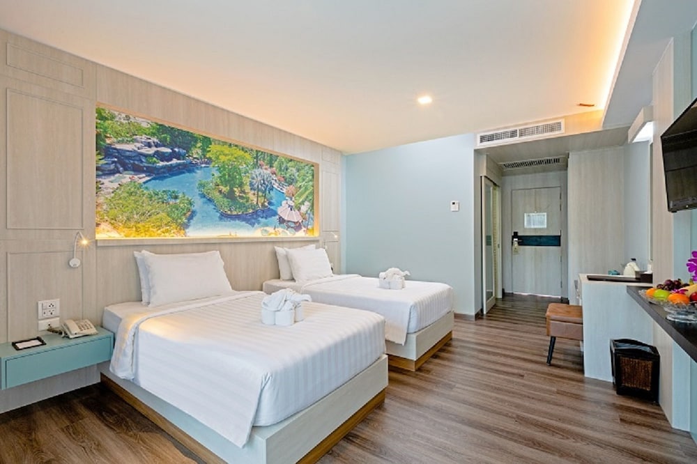 Duangjitt Resort, Phuket — Hotel rooms in Patong Beach, Phuket Province