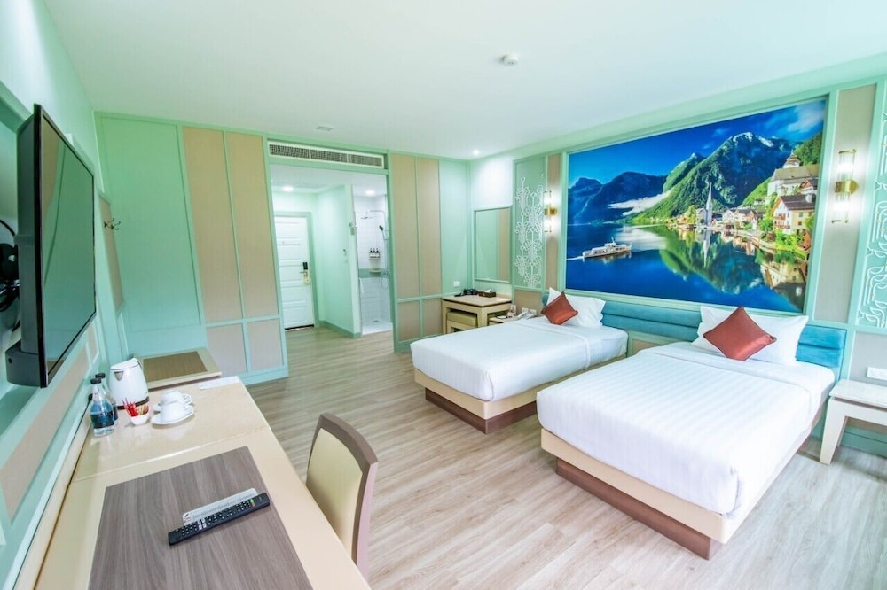 Duangjitt Resort, Phuket — Hotel rooms in Patong Beach, Phuket Province