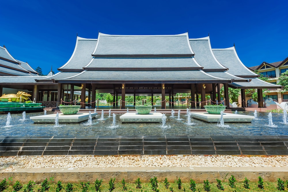 Duangjitt Resort, Phuket — Hotel building in Patong Beach, Phuket Province