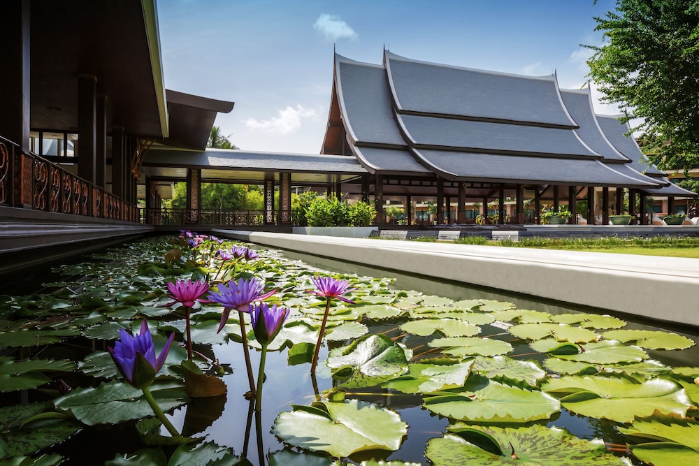 Duangjitt Resort, Phuket — Hotel building in Patong Beach, Phuket Province