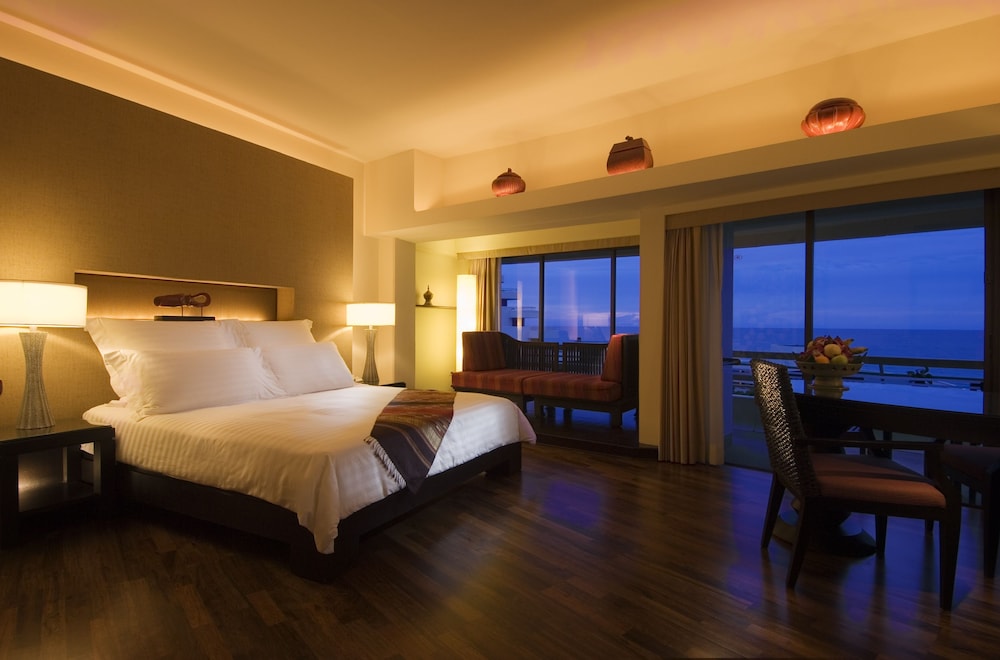 Pullman Phuket Karon Beach Resort — Hotel rooms in Karon, Phuket Province