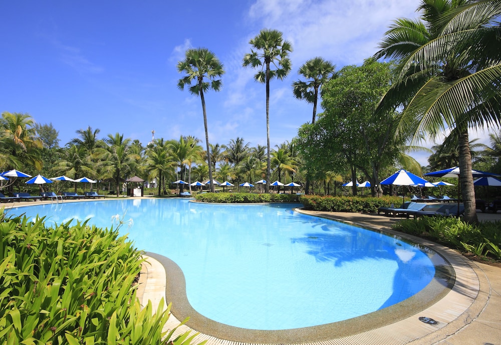 Pullman Phuket Karon Beach Resort — Swimming pool in Karon, Phuket Province