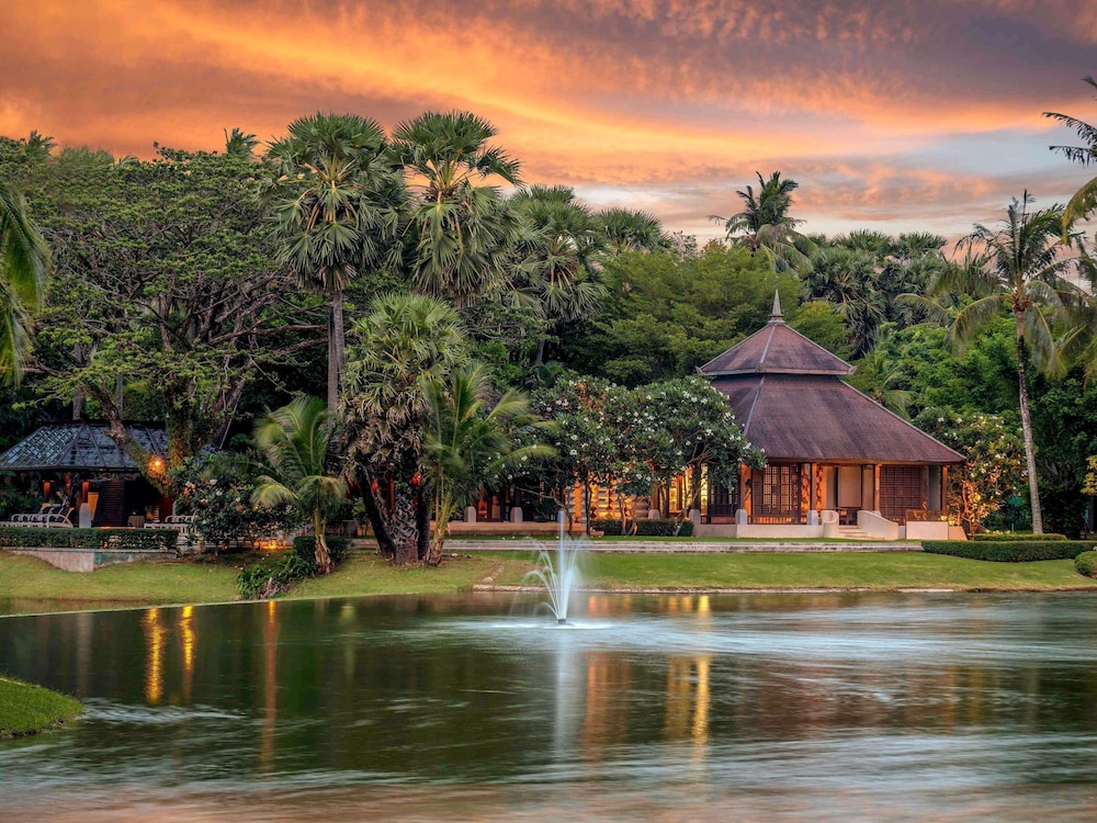 Pullman Phuket Karon Beach Resort — Hotel building in Karon, Phuket Province