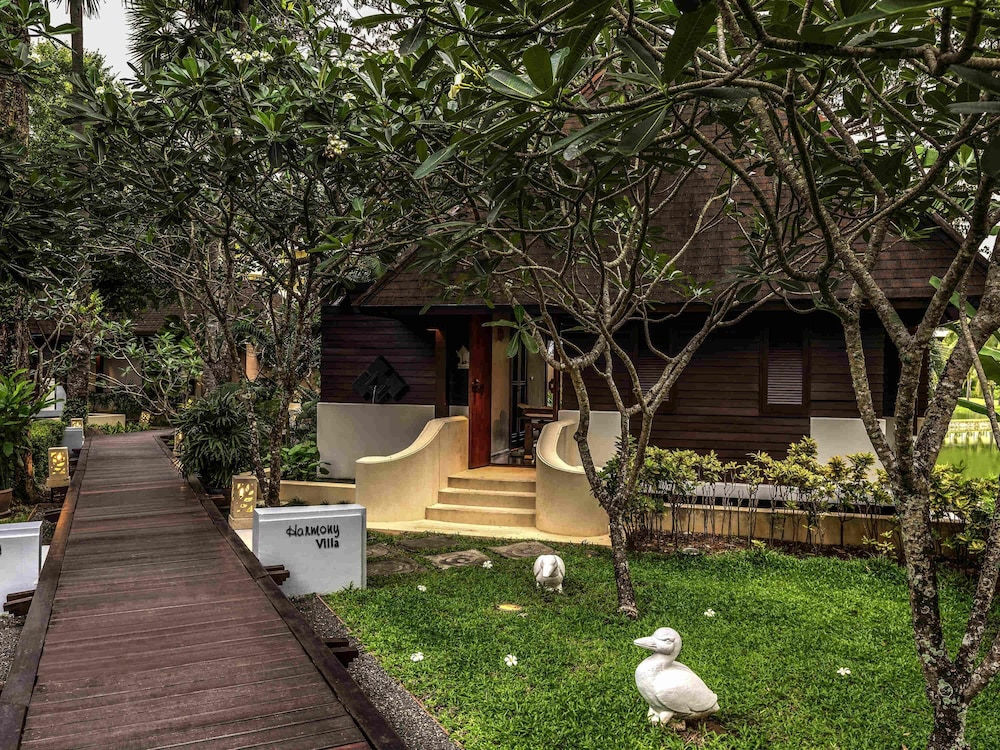 Pullman Phuket Karon Beach Resort — Hotel building in Karon, Phuket Province
