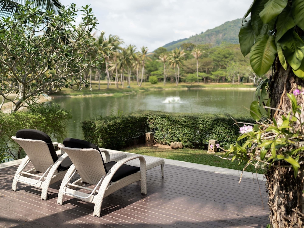 Pullman Phuket Karon Beach Resort — Hotel building in Karon, Phuket Province