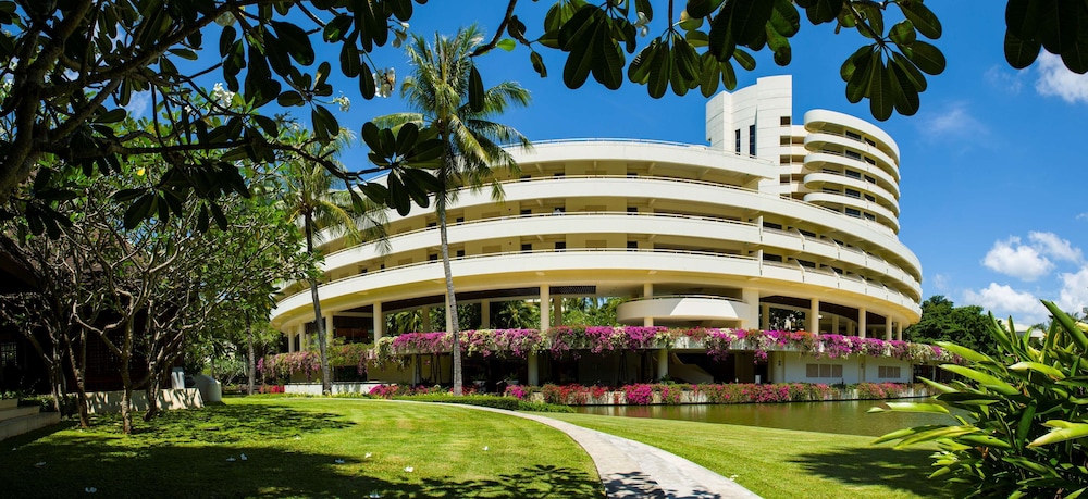 Pullman Phuket Karon Beach Resort — Hotel building in Karon, Phuket Province