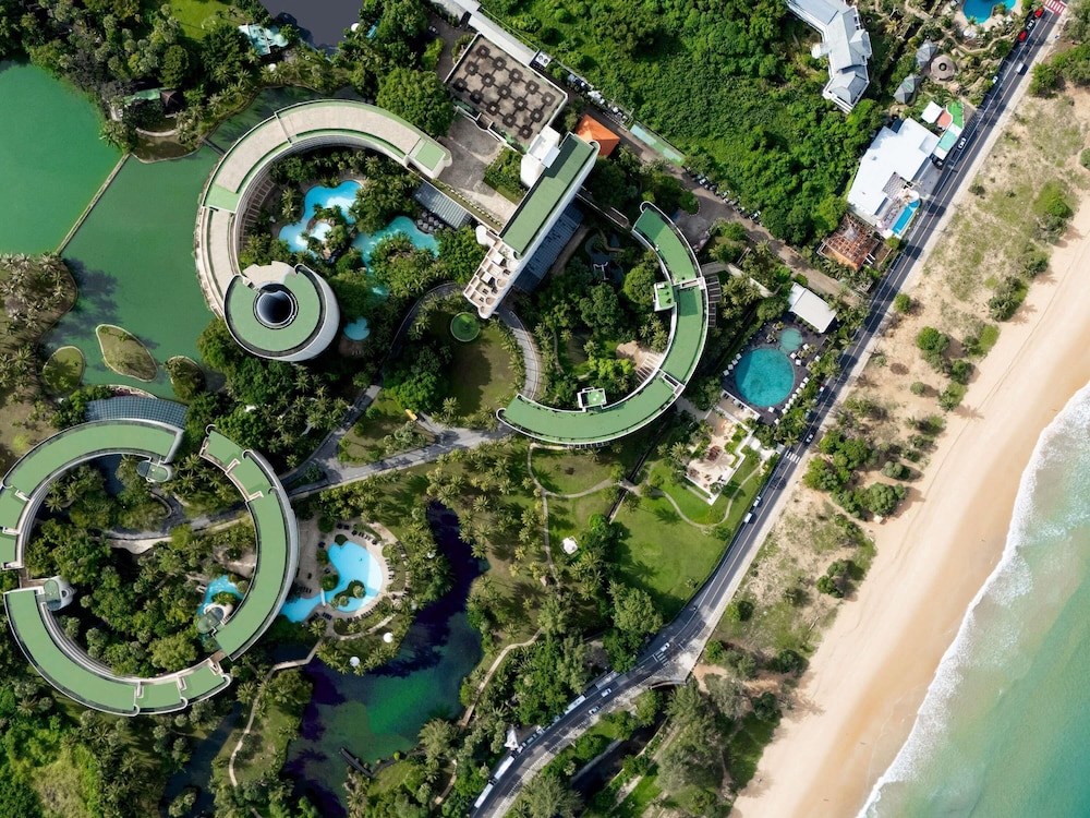 Pullman Phuket Karon Beach Resort — Hotel building in Karon, Phuket Province