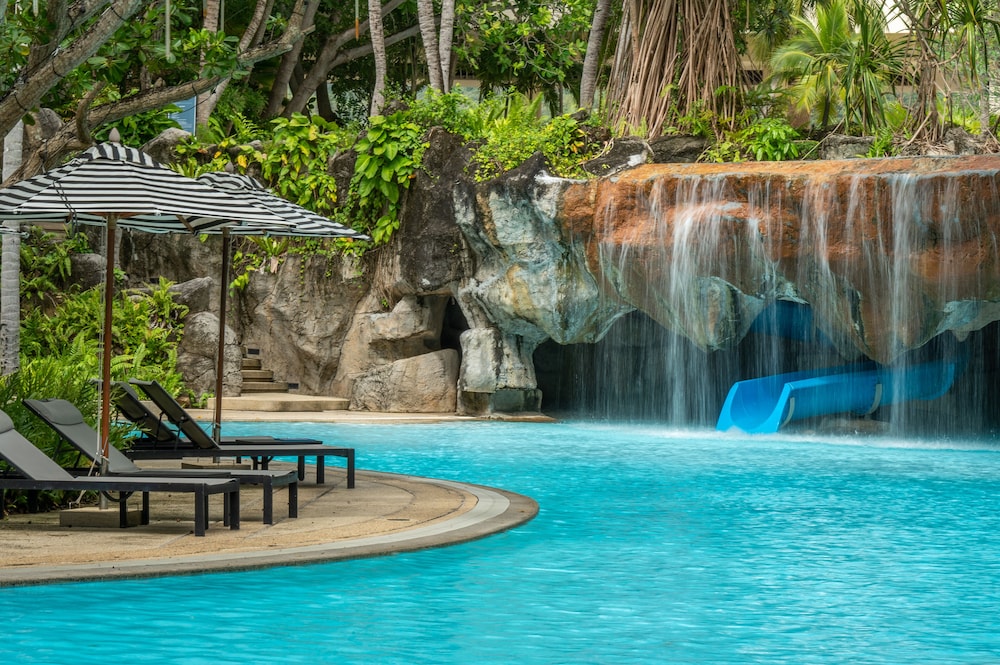 Pullman Phuket Karon Beach Resort — Swimming pool in Karon, Phuket Province
