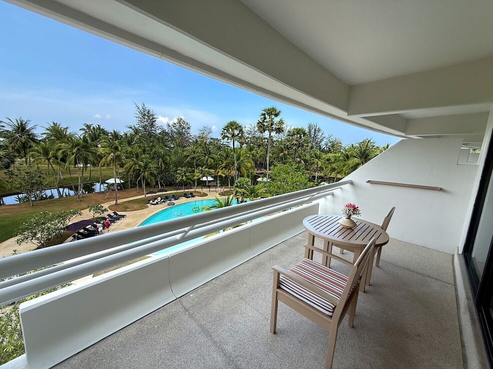 Pullman Phuket Karon Beach Resort — Swimming pool in Karon, Phuket Province