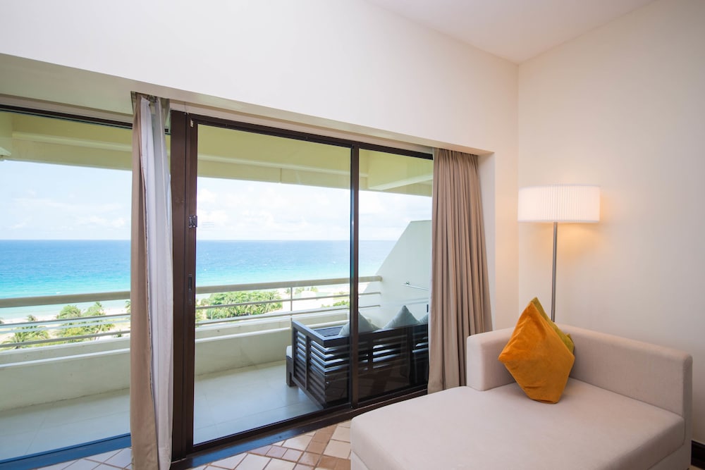 Pullman Phuket Karon Beach Resort — Hotel rooms in Karon, Phuket Province