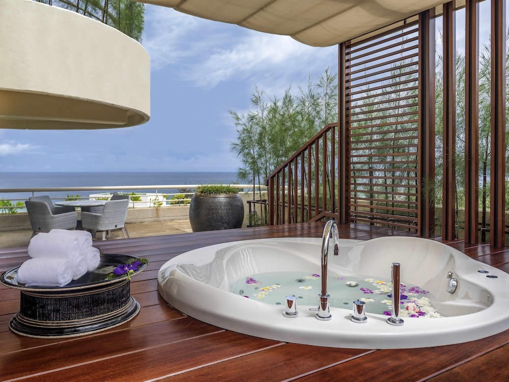 Pullman Phuket Karon Beach Resort — Hotel rooms in Karon, Phuket Province