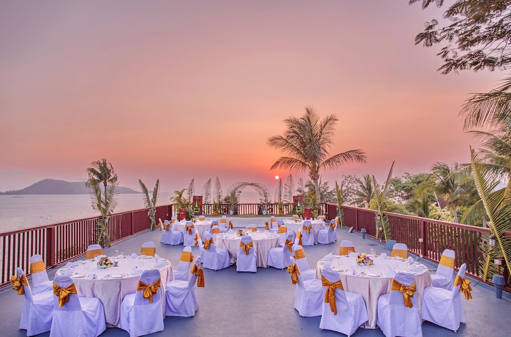 Novotel Phuket Resort — Hotel building in Patong Beach, Phuket Province