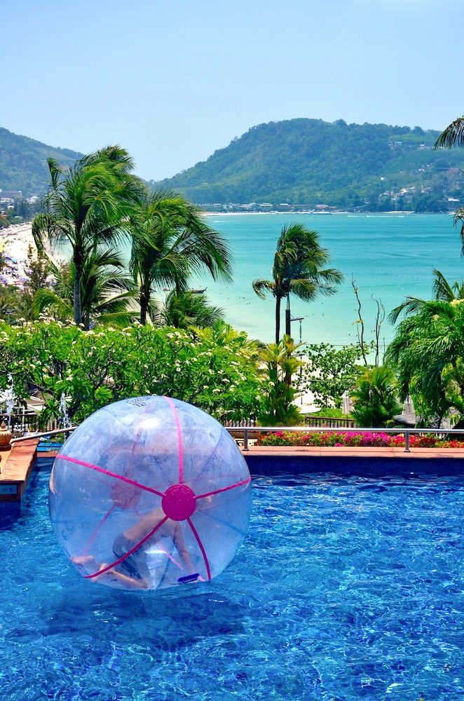 Novotel Phuket Resort — Swimming pool in Patong Beach, Phuket Province