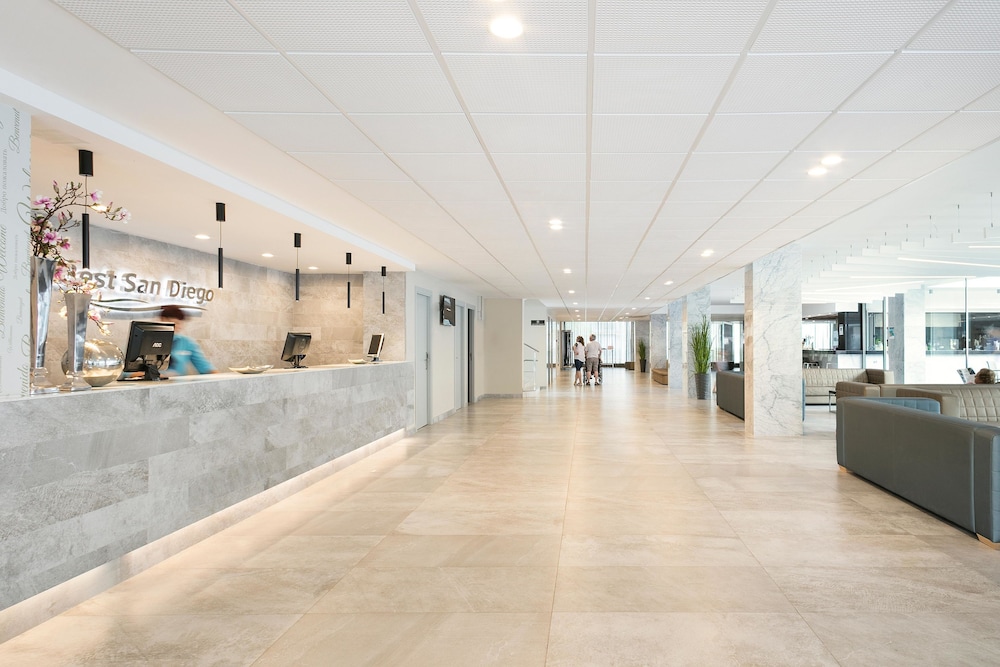 Hotel Best San Diego — Hotel building in Salou, Catalonia