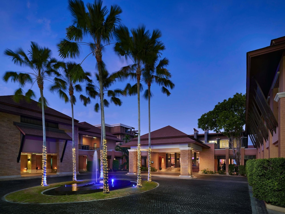 Pullman Phuket Panwa Beach Resort — Hotel building in Ko Lon, Phuket Province