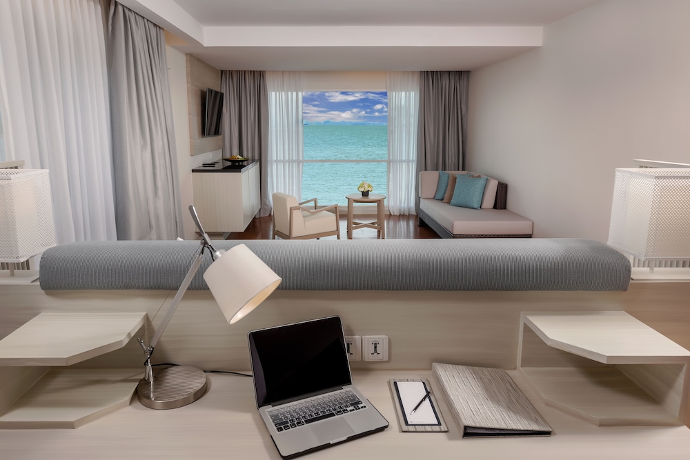 Pullman Phuket Panwa Beach Resort — Hotel rooms in Ko Lon, Phuket Province