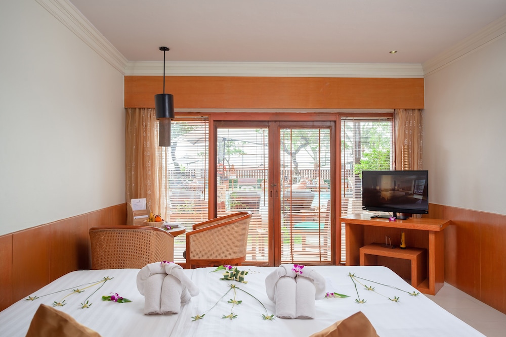 Seaview Patong Hotel — Hotel rooms in Patong Beach, Phuket Province