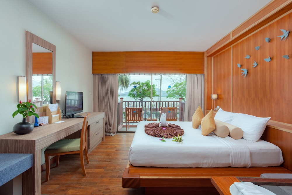 Seaview Patong Hotel — Hotel rooms in Patong Beach, Phuket Province
