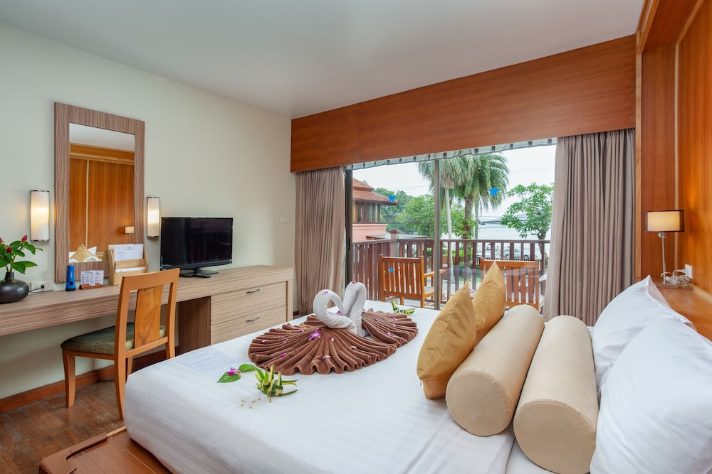Seaview Patong Hotel — Hotel rooms in Patong Beach, Phuket Province