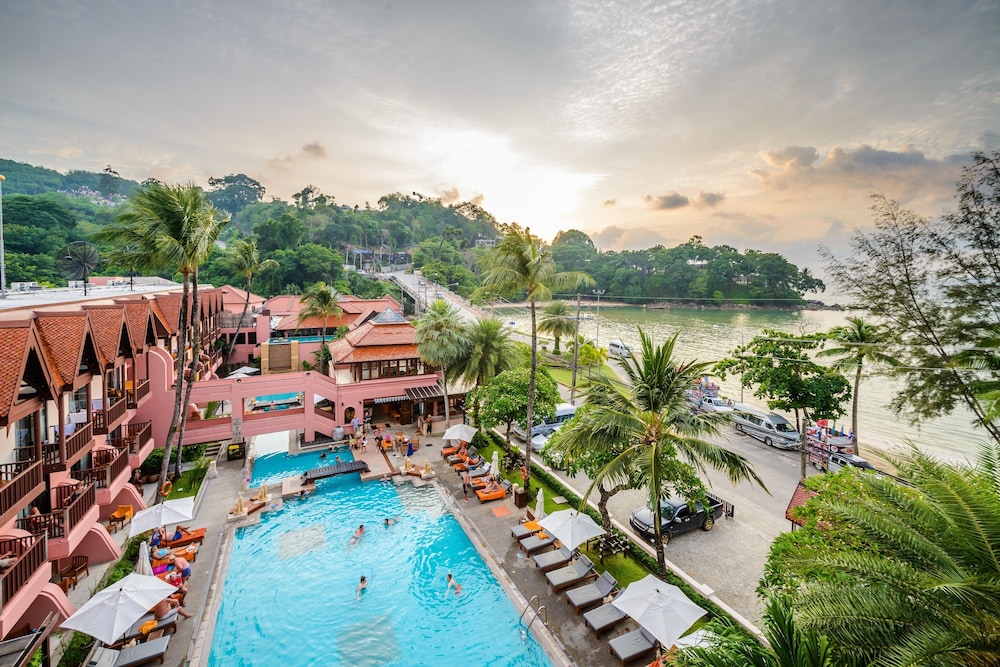 Seaview Patong Hotel — Swimming pool in Patong Beach, Phuket Province