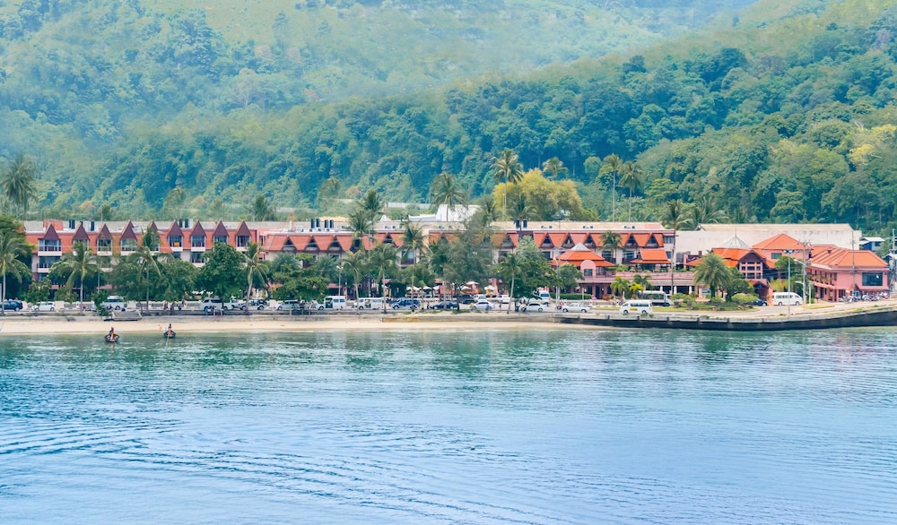 Seaview Patong Hotel — Hotel building in Patong Beach, Phuket Province