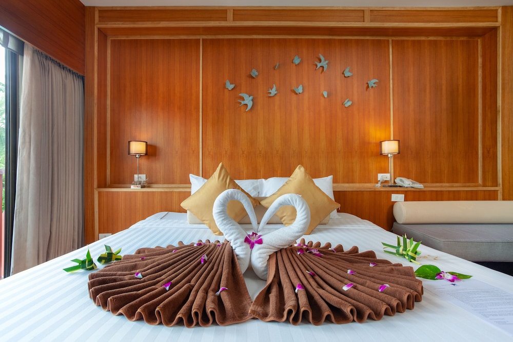 Seaview Patong Hotel — Hotel rooms in Patong Beach, Phuket Province