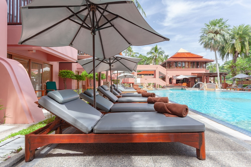 Seaview Patong Hotel — Swimming pool in Patong Beach, Phuket Province