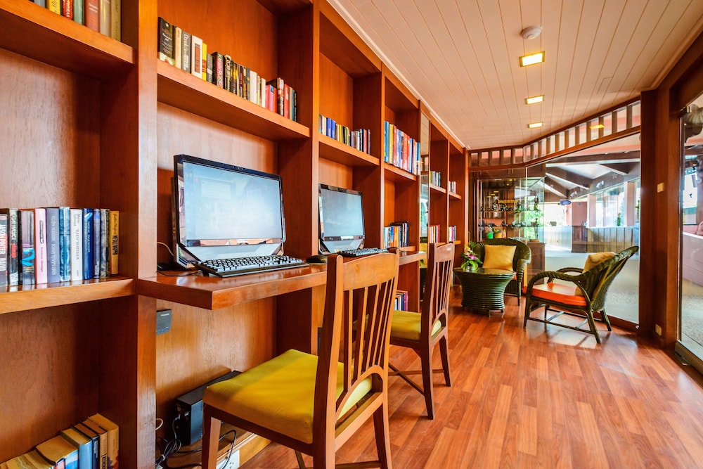 Seaview Patong Hotel — Hotel building in Patong Beach, Phuket Province