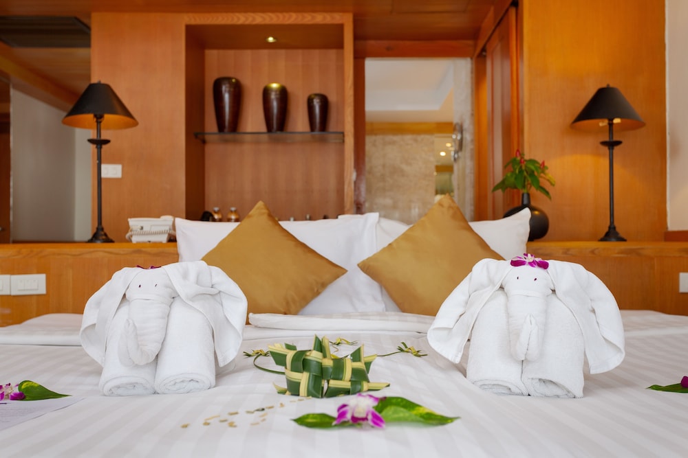 Seaview Patong Hotel — Hotel rooms in Patong Beach, Phuket Province