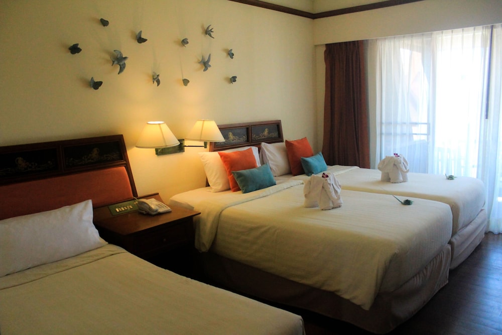 Seaview Patong Hotel — Hotel rooms in Patong Beach, Phuket Province