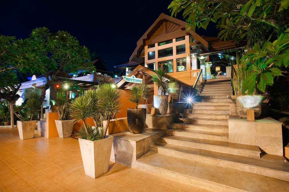 Seaview Patong Hotel — Hotel building in Patong Beach, Phuket Province