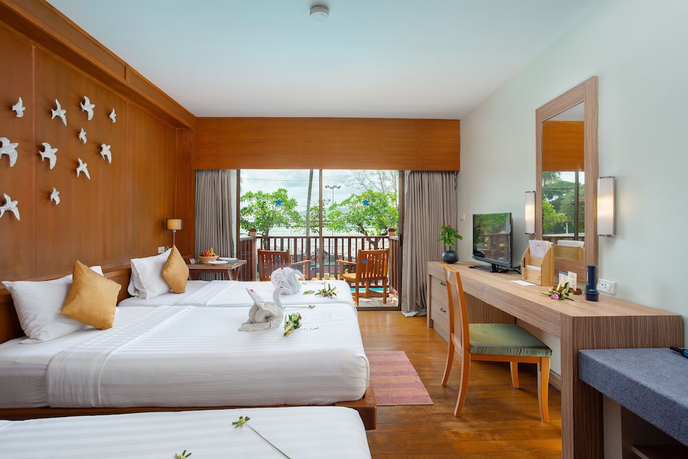 Seaview Patong Hotel — Hotel rooms in Patong Beach, Phuket Province
