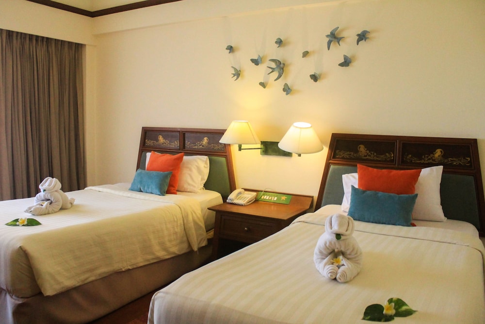 Seaview Patong Hotel — Hotel rooms in Patong Beach, Phuket Province