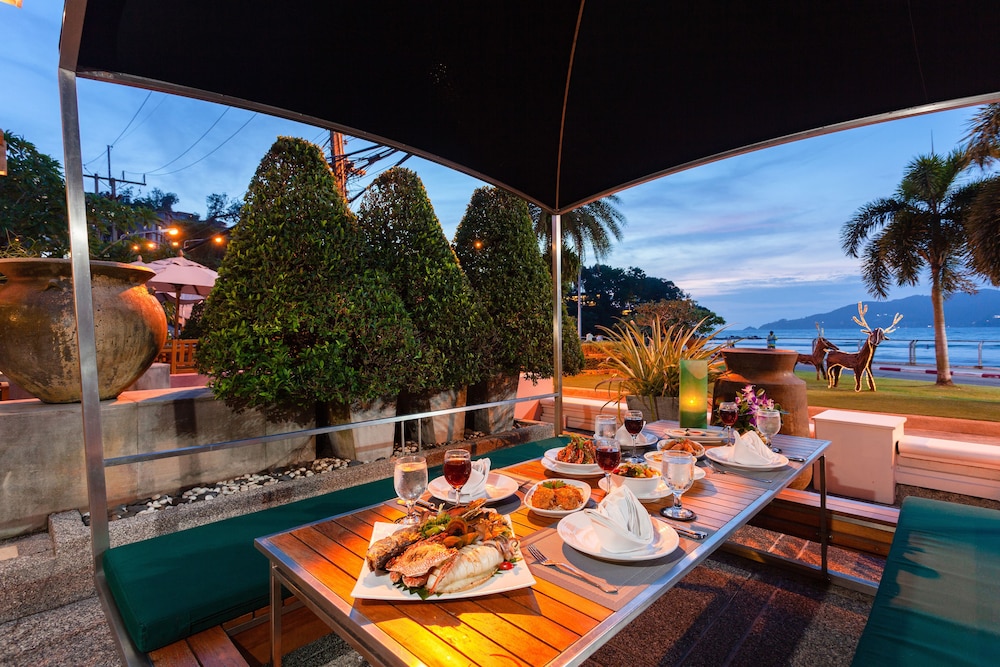 Seaview Patong Hotel — Restaurant & bars in Patong Beach, Phuket Province